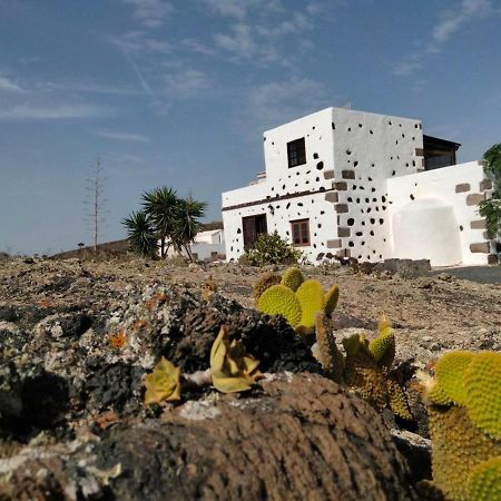 Lanzarote Casa Volcanica-Anclada Sobre La Lava Del Volcan Montana Blanca エクステリア 写真