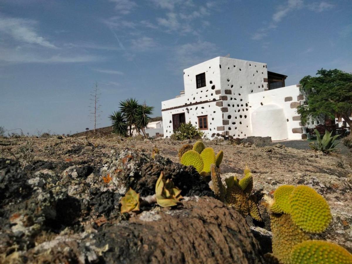 Lanzarote Casa Volcanica-Anclada Sobre La Lava Del Volcan Montana Blanca エクステリア 写真