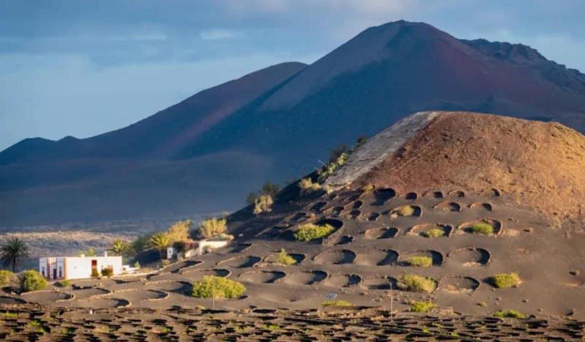 Lanzarote Casa Volcanica-Anclada Sobre La Lava Del Volcan Montana Blanca エクステリア 写真